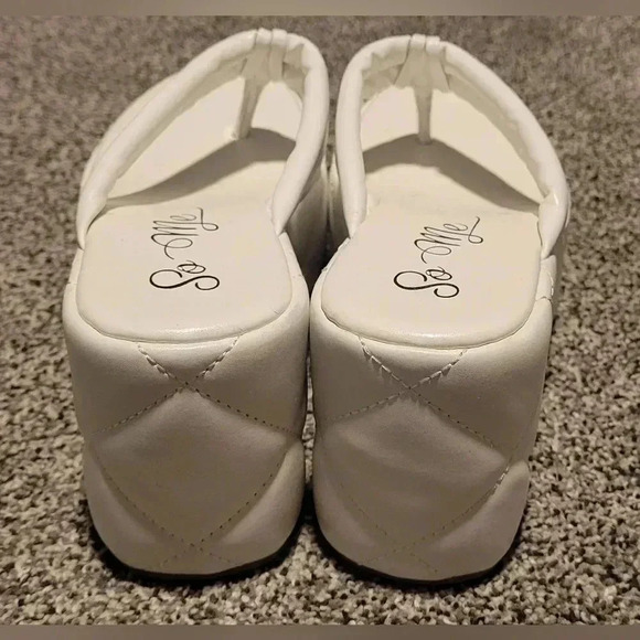 So Me White Platform Quilted Platform Thong Sandals Womens Size 8.5 - Picture 7 of 7